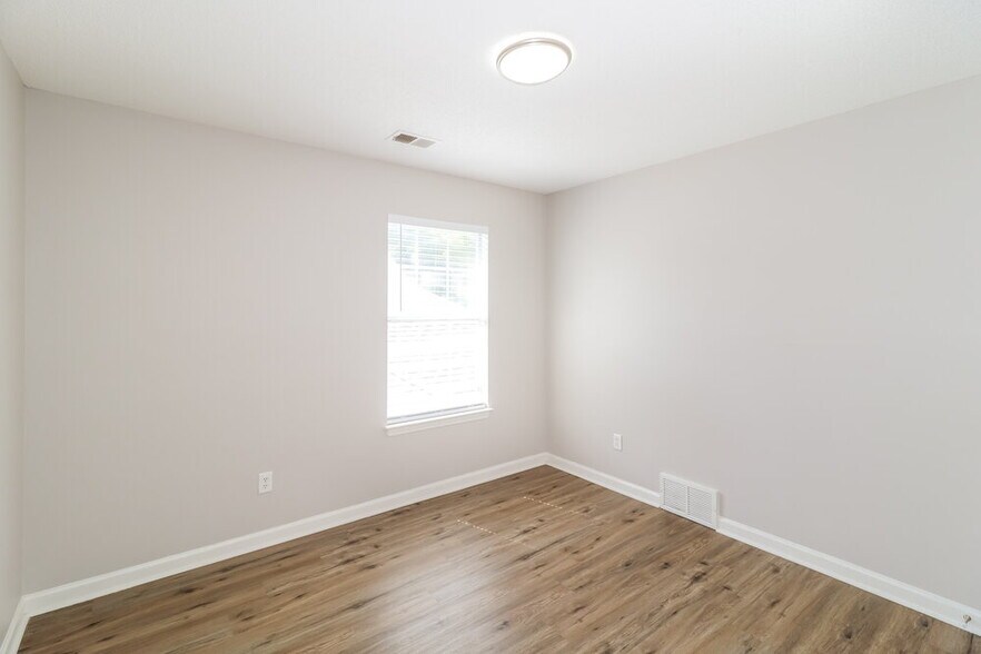 Building Photo - 6844 Kamali Ave