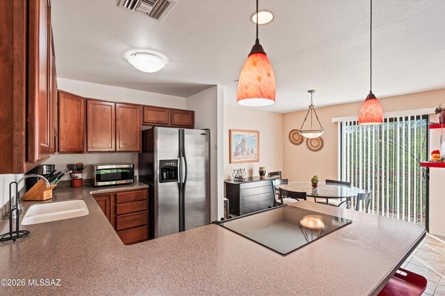 Building Photo - 5051 N Sabino Canyon Rd