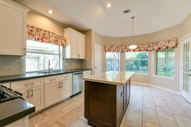 Building Photo - 18035 Somerset Knolls Ct