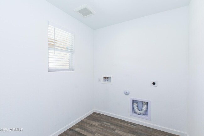 Building Photo - 1441 E Tuscany St