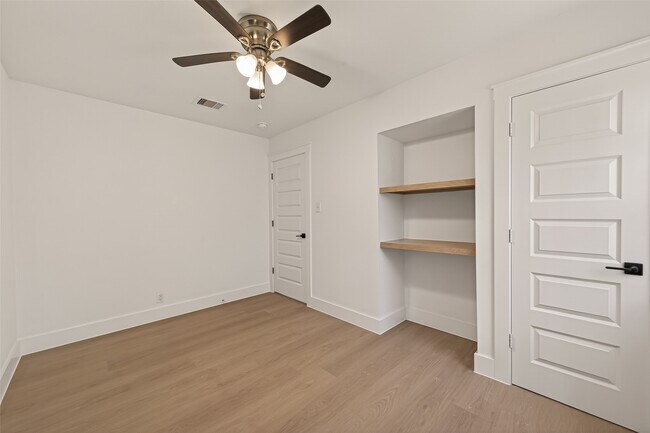 Building Photo - 3209 McCrarey Dr