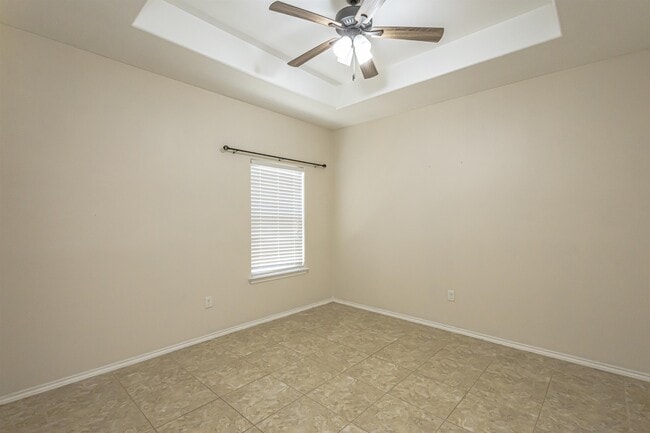 Building Photo - 618 Crackle Grove Dr