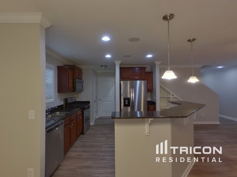 Building Photo - 313 Fairford Rd