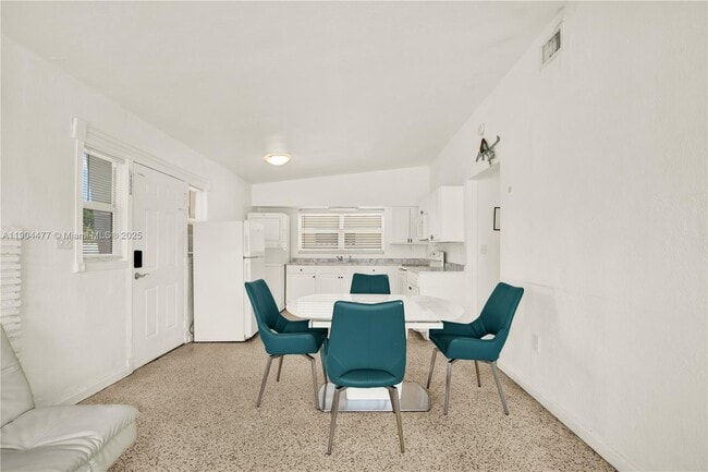 Building Photo - 1236 NE 109th St