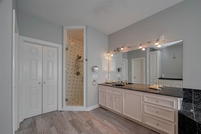 Building Photo - 4006 Lanark Ln