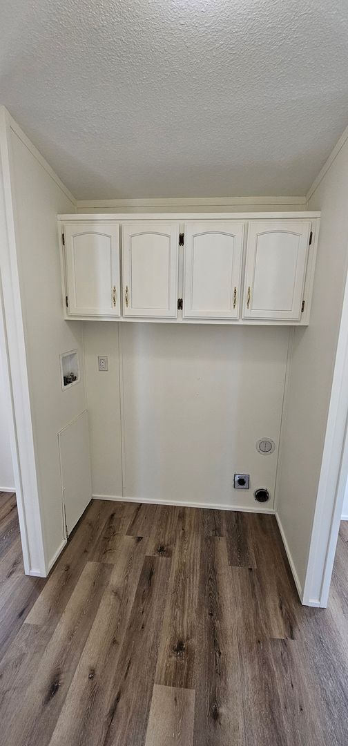 Building Photo - Fully Renovated 3Bd/2Ba Home in River Rock Fenced Yard Pet Friendly