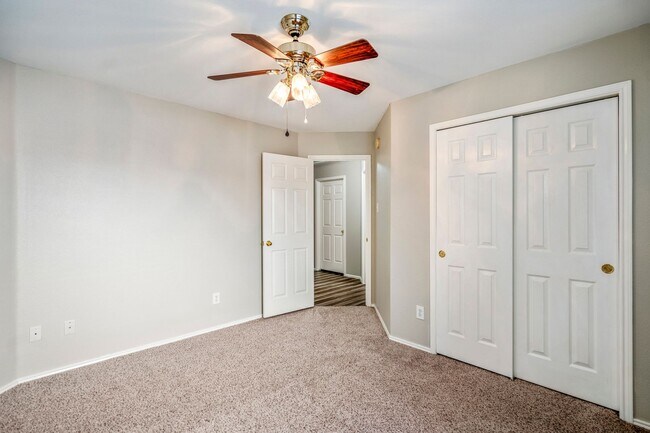 Building Photo - Bright and Beautiful Open-Concept Home!
