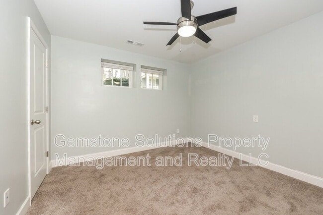 Building Photo - 345 Kara Ln