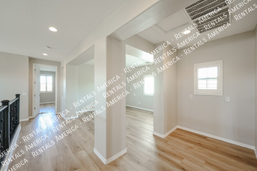 Building Photo - 18676 E Braeburn Ln