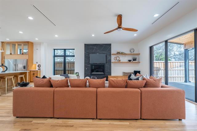 Building Photo - 6988 Bob O Link Dr