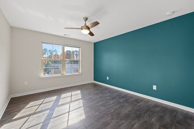 Building Photo - 460 Young Landing Ct