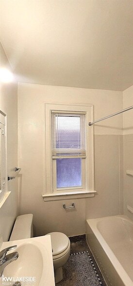 Building Photo - 914 Beaconsfield Ave