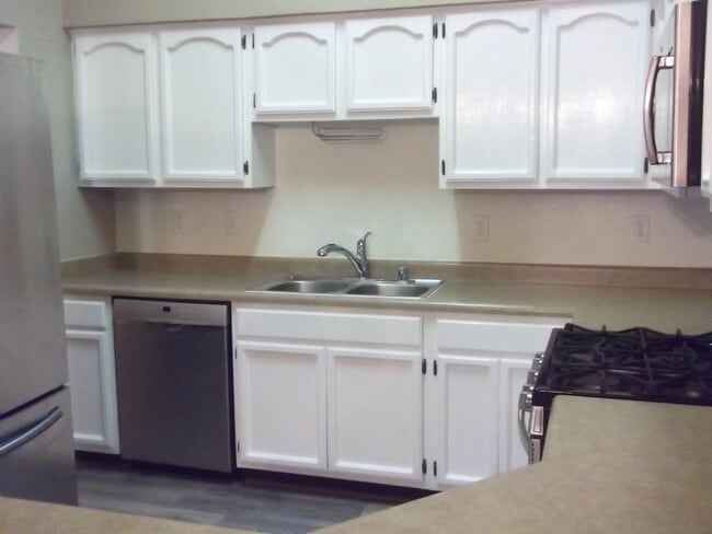Building Photo - 681 Wind River Ave