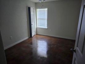 Building Photo - 108 1/2 Surrey Ln 700A