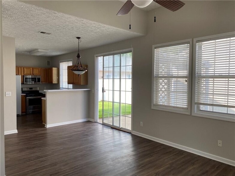 Building Photo - 736 Bedford