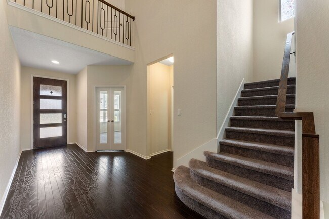 Building Photo - 942 Blue Violet