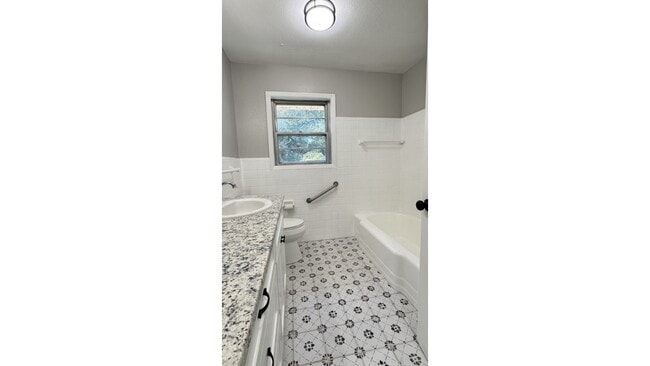 Building Photo - 401 Bayou Oaks Dr