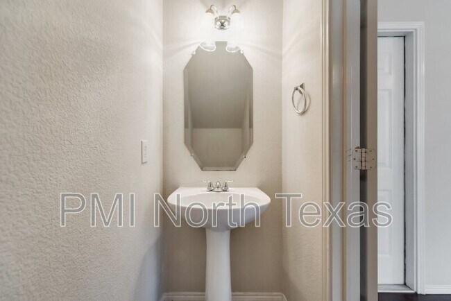 Building Photo - 11531 Chaucer Dr