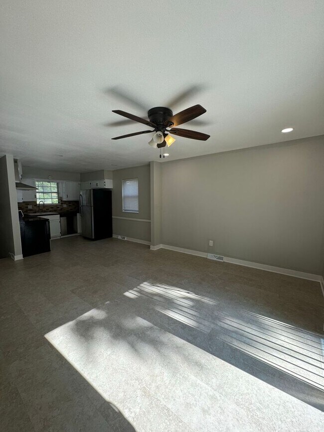 Building Photo - Coming Soon in Independence – Updated 3-Bedroom Duplex with 1-Car Garage