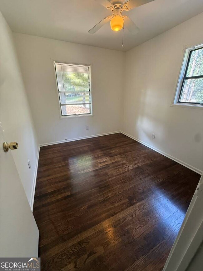Building Photo - 480 Evergreen Dr
