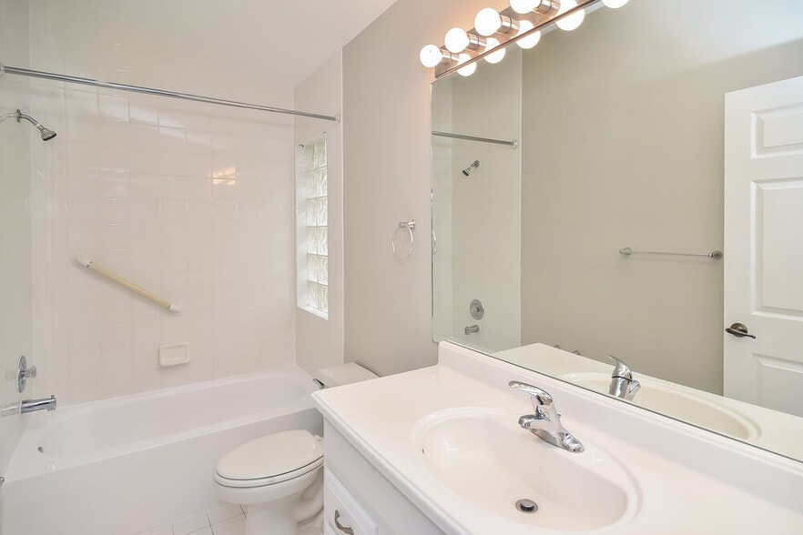 Building Photo - 23333 Sunview Way