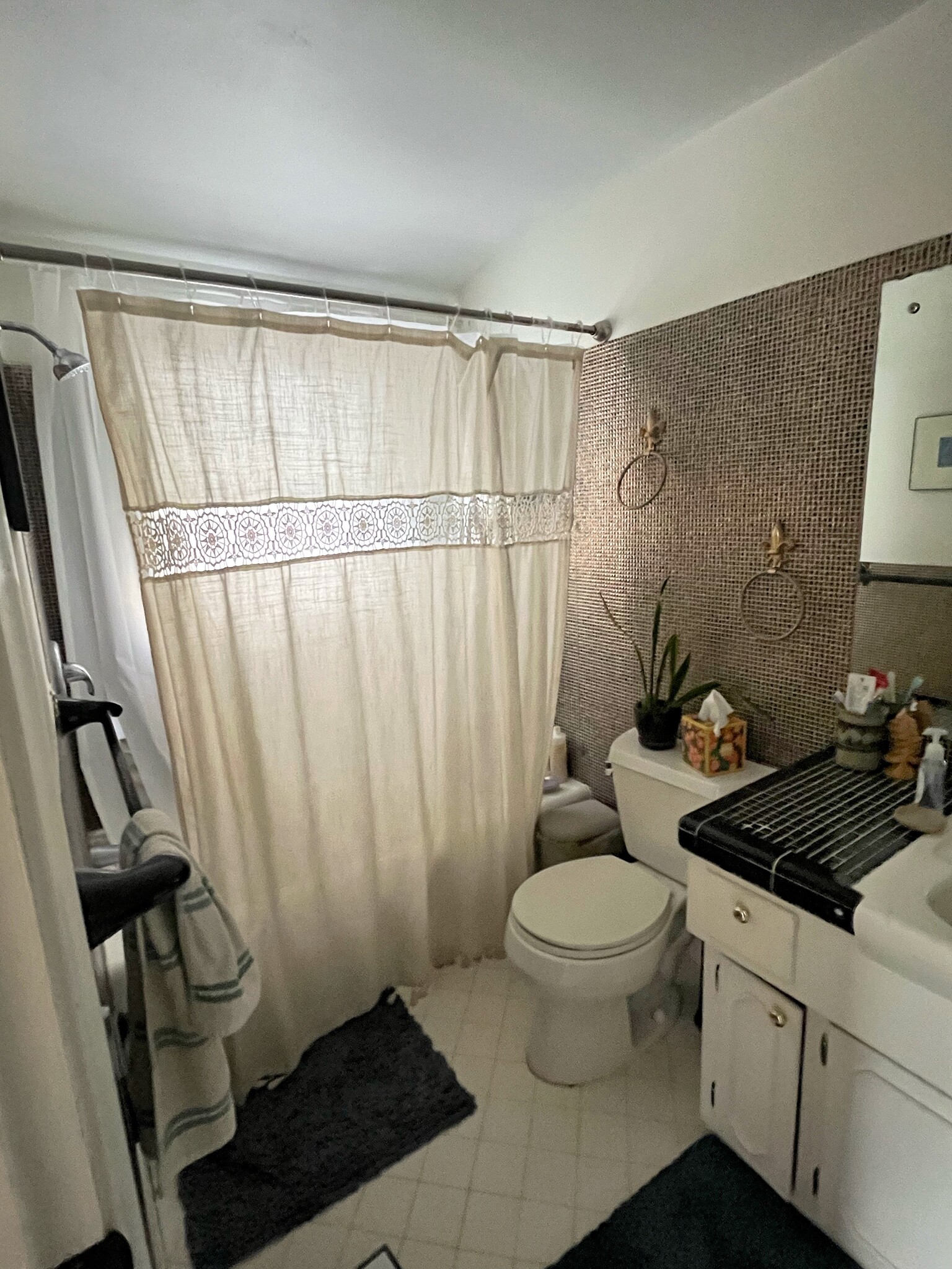 Bathroom - 3623 Glendale Ter