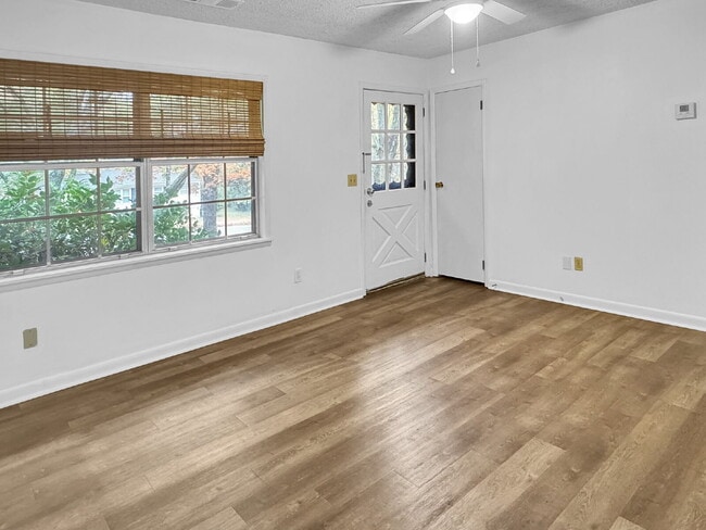 Building Photo - Charming 3-Bedroom Brick Ranch with Large Fenced Yard in Heart of Gainesville