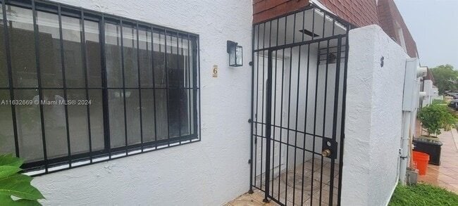 Building Photo - 319 NW 109th Ave