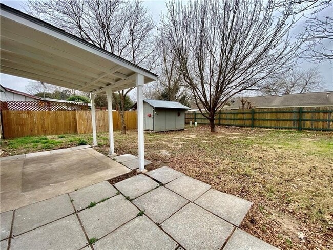 Building Photo - 2311 Dovehill Dr