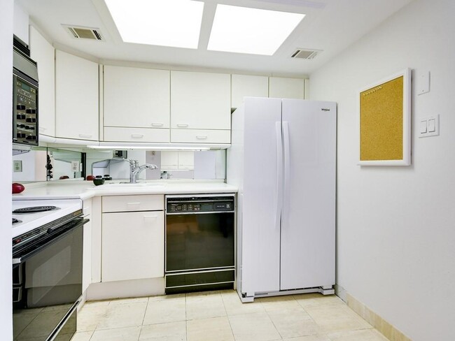 Building Photo - 1122 Colorado St