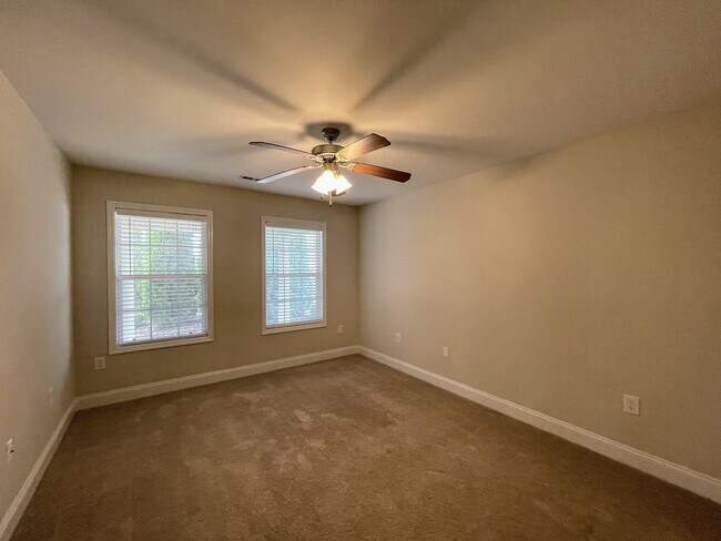 Building Photo - 57 NW Moore Farm Cir