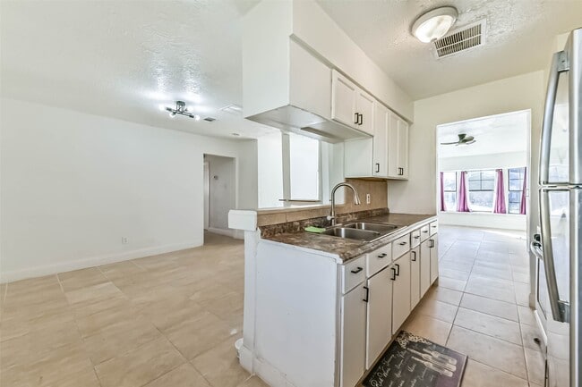 Building Photo - 11411 Murr Way