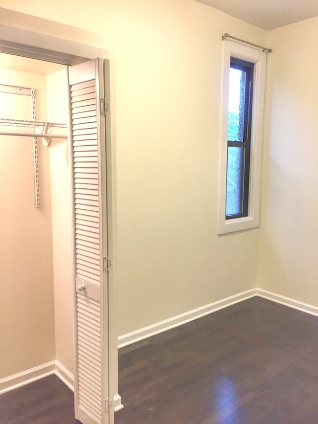 Building Photo - 1421 W Huron St