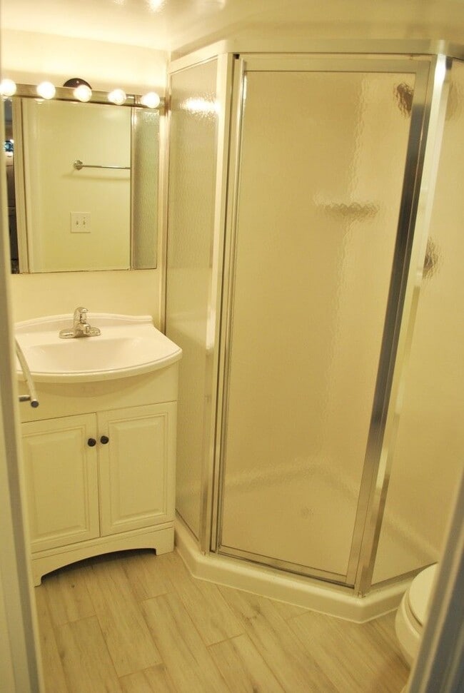 Building Photo - Georgetown near GT Medstar Hospital, Chic Rowhouse 5br/3Ba w/Yard, Deck, Parking