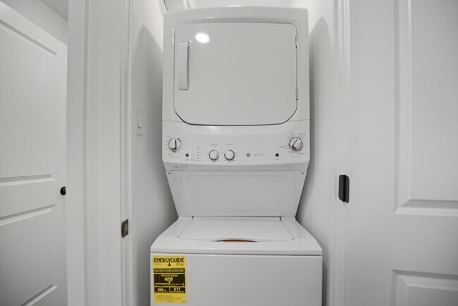 Building Photo - 2302 E Norris St