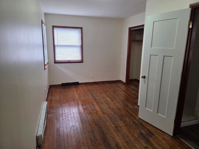 Building Photo - 3 Bedroom, 2 Bathroom House