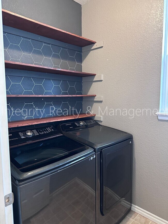 Building Photo - 10644 Wildhurst Cir
