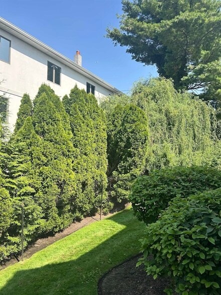 Building Photo - 302 Grand Ridge Dr
