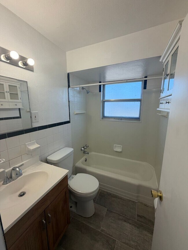 Building Photo - 9065 Bobb Ave