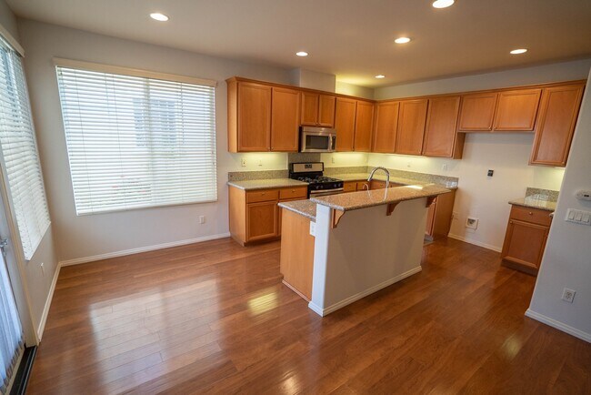 Building Photo - 27663 Sunny Creek Dr