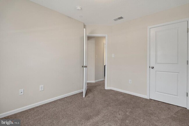 Building Photo - 109 Holstein Dr