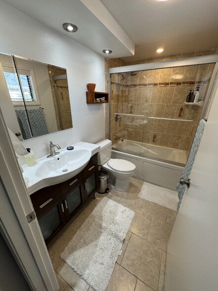 Building Photo - 4676 Don Lorenzo Dr