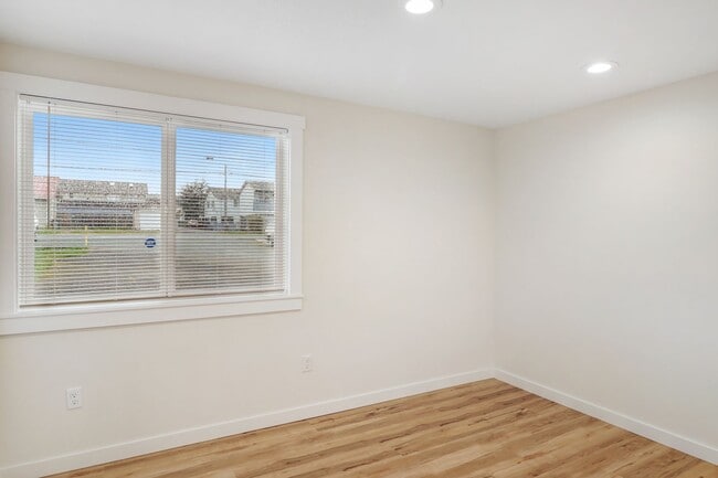 Building Photo - 2703 Q Ave
