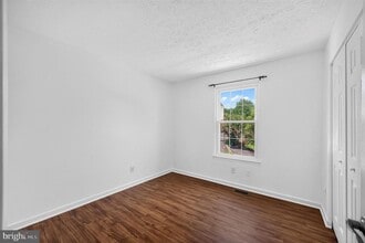 Building Photo - 13296 Hollinger Ave