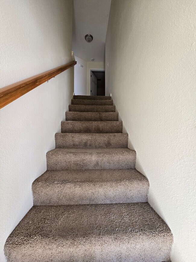 Building Photo - 5505-5507 Volunteer Dr.