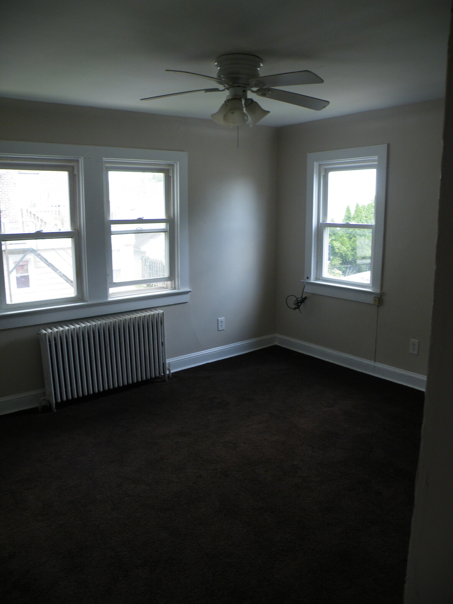 Living room - 48 E Summit Ave