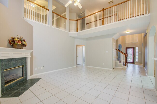 Building Photo - 411 Green Stone Ct