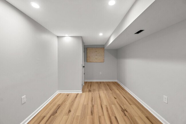 Building Photo - 2526 E Fayette St