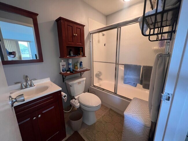 Building Photo - 706 Brittany Park