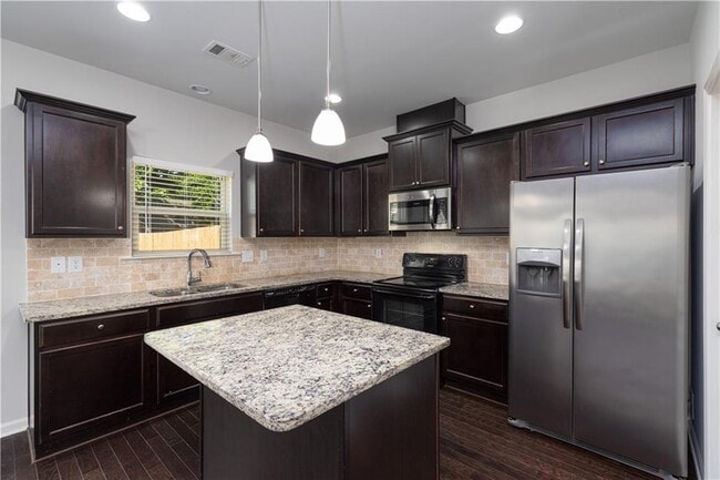 Building Photo - 4758 Highland Ave
